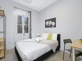 Prime Double Room - AC - Seconds to Central CBD - Near UTS& USYD& Darling Harbour& High Rated Restaurants - Shared Bathroom