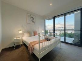 GW24-1 BATH 2 BR at The Glen with FREE Parking and Balcony, hotel u gradu 'Glen Waverley'