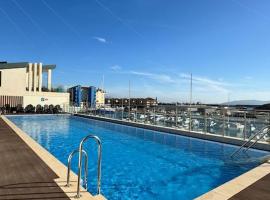 Luxury 1 bed with Pool and Sea Views, hotel i Gibraltar