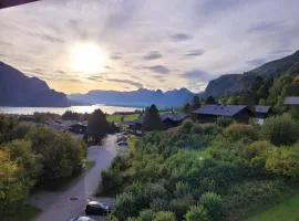 Einraum Studio mit Berg- und Seeblick