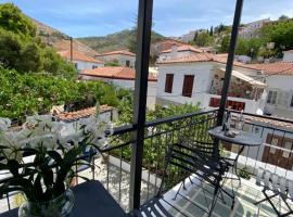 Douskos Uptown Living, bed and breakfast en Hidra