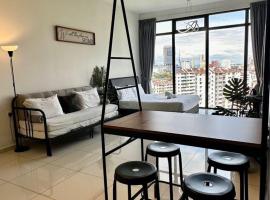 Beacon Executive Suite - City View - By IZ, appartamento a George Town