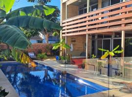 Brisbane 1960s Pool House - hosted bed and breakfast – hotel w mieście Brisbane