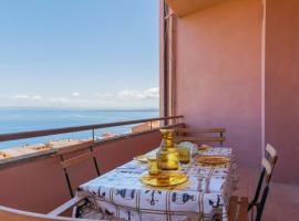 Cozy Sea View Terrace with Heating - Private Parking & Wifi, hotel din Porto Santo Stefano