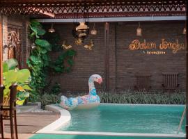 Dalem Jongke by Ubu Villa - 9 Bedrooms Villa in Yogyakarta, hotell sihtkohas Sleman