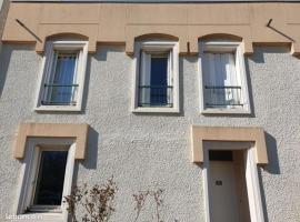 Maison de ville 102m2 3 chambres, hotel in Montigny-le-Bretonneux