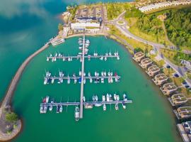 Lagovida Das Ferienresort Am Störmthaler See, hotel amb aparcament a Grosspösna