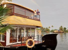 Grand villa Luxuary Houseboat, alojamiento en un barco en Kumarakom