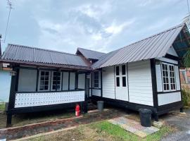 Nami Homestay Teluk Batik, hotel en Lumut