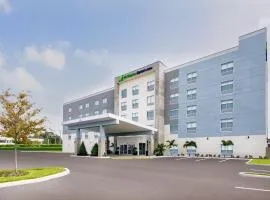 Holiday Inn Express & Suites Tampa Stadium - Airport Area, an IHG Hotel