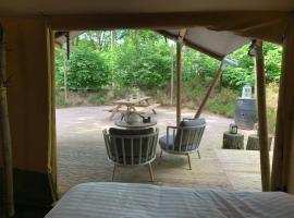 Veluwse Safari Lodge tent, hotell med jacuzzi i Otterlo