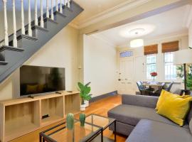 Awesome 2 Bedroom House Surry Hills, hotel v destinácii Sydney