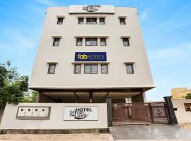 FabHotel Johar Inn, hotell i Raipur