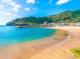 Machico flat center near beach w parking, hotel di Machico