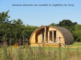 Cosy Cabins at Westfield Farm, Isle of Wight, hotel u gradu 'Yarmouth'