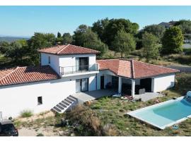 Magnifique villa proche ruoms vallon pont darc, בית נופש בגרוספייר