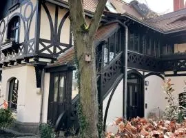 Verwunsches Haus mit Parkplatz in bester Lage