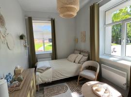 Cozy BOHO room in Trakai Old town, hotel u gradu Trakai