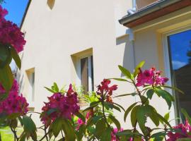 charming house located in Coye la Forêt、Coye-la-Forêtのホテル