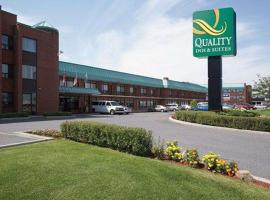 Quality Inn & Suites PE Trudeau Airport, khách sạn ở Dorval