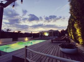 Guest house with private pool & jacuzzi, hotel sa Velddriel