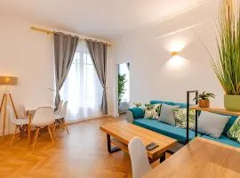 Loft à 2 pas des Champs Elysées et de la Défense!