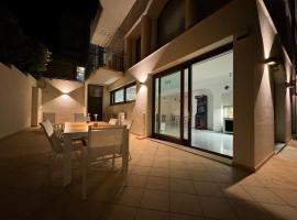 LUXURY HOUSE Olbia center with private garden, hotel sa Olbia