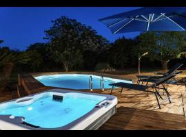 Villa Elena with jacuzzi, hotel en Kyllini