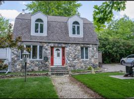 3 Bedroom 2 Bath Carriage House (Pet Friendly), Hotel in Bar Harbor