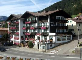 GH Hotel Monzoni: Pozza di Fassa'da bir otel