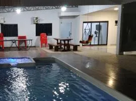 Hidro, piscina e casa ambas privativas, 2 ar, 2 banheiros, 4 camas