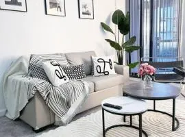 Chic Modern Oasis - Steps from Darling Harbour