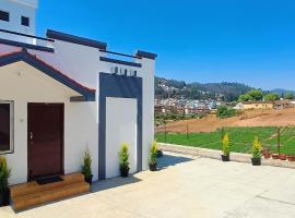 Mithra Cottages Ooty Individual Villa Breakfast Complementary, Campfire Available, BBQ Available、ウーティのホテル