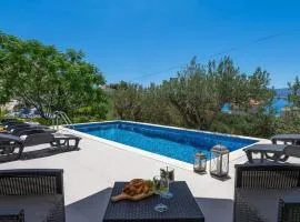 New! Villa Verde with 4 en-suite bedrooms, private pool, 200m from sandy beach