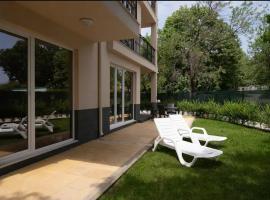 Garden Apartment Fichoza 1 - 80 m from the see – hotel w Warnie