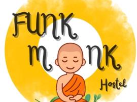 Funk monk Villa hostel PONDICHERRY, hostel σε Auroville