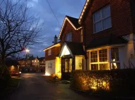 Corner House Hotel Gatwick with bookable Holiday parking