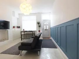 2-Bedroom, Free Parking, High Speed Wi-Fi, Swinton Manchester