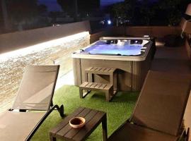 Villa Tea Fontane Bianche SR con jacuzzi e piscina privata, хотел в Фонтане Бианче