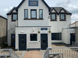 Tatlers Guest House, parkimisega hotell sihtkohas Roscommon