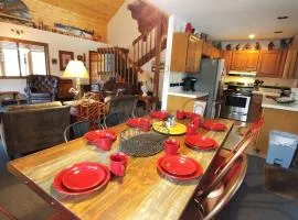 Birds and Bears Retreat - On The River - Pet Friendly - WiFi - Satellite - Washer - Dryer - Large Deck - Grill - Fenced In Yard