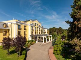 Hotel Golden Palace, strandhótel í Göd