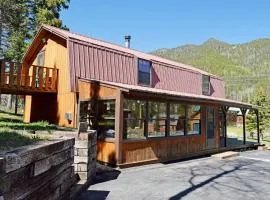 Roberts Trappers Lodge - Pet Friendly - WiFi- Trailer Parking - Garage Access - Washer - Dryer - Great Views