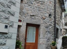 La casina de Tielve de Cabrales dentro del Parque Nacional Picos de Europa, casa a Tielve