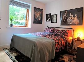 Kilmainham Homestay, Large Double Room, хотел, който приема домашни любимци, в Дъблин