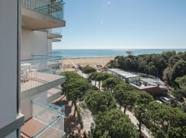 Appartamenti BIANCO NERO, hotel em Lignano Sabbiadoro