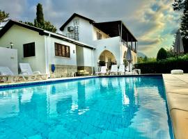 Villa Sonbahar with Private Pool Kyrenia North Cyprus, hotel en Kyrenia