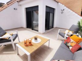 NOVAMAR Apartamentos, independientes con terraza, dos dormitorios, salón y cocina independiente, ubicados en centro de Fuengirola y a la playa, wifi de alta velocidad, готель у місті Фуенхірола