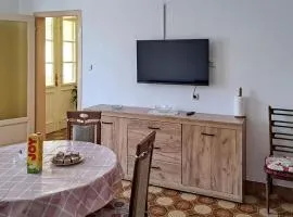 2 Bedroom Stunning Apartment In Pula