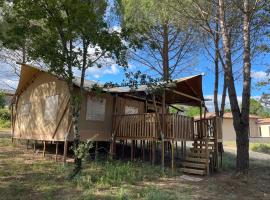 Tente chez skate à l'ardéchoise, glamping site sa Vallon-Pont-dʼArc